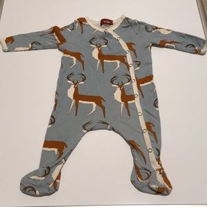 Milk barn 0-3 month sleeper.